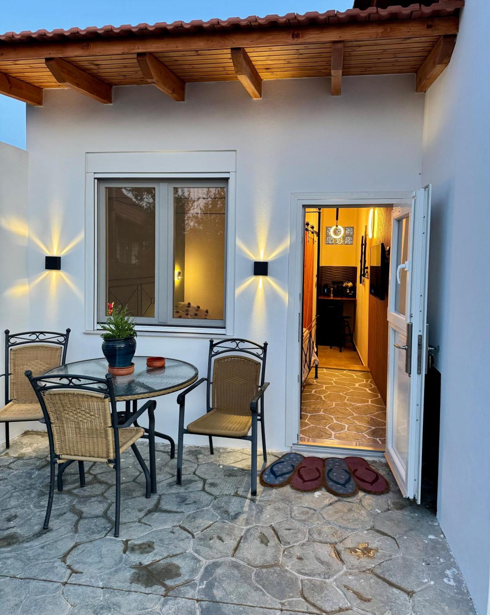 Secret Garden Airport-Beach Villas 300M From Famous Davis Beach Artemida  Esterno foto